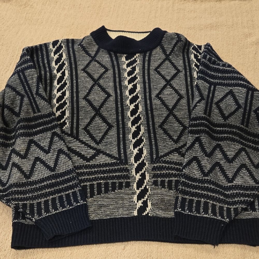 Elegant Black and White Patterned Sweater
